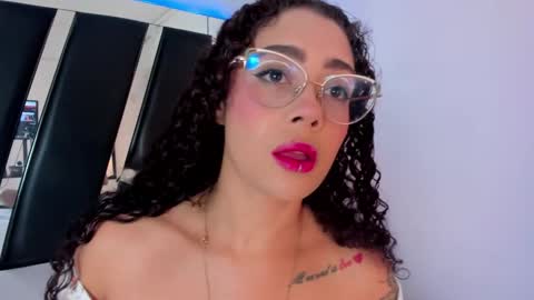 A N T O N E L L E  online show from March 4, 11:29 am