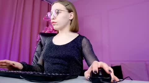 APHEX QUEEN online show from January 28, 2:10 pm