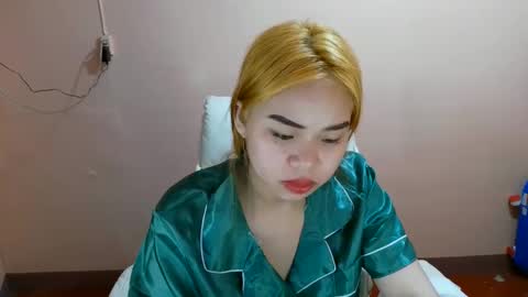 apple_pie23456 online show from March 2, 6:13 pm