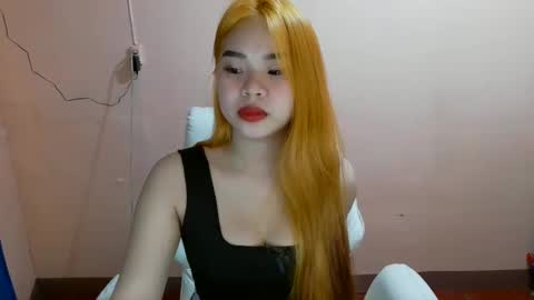 apple_pie23456 online show from February 25, 9:15 pm