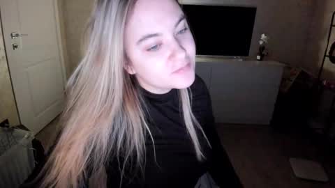 appleyummybuns online show from November 6, 3:56 am