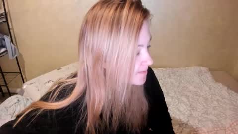 appleyummybuns online show from December 16, 5:24 am