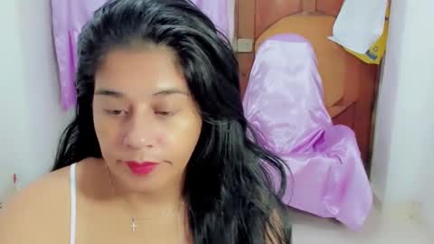 Snapshot of aprilmom chatting on December 22, 8:27 am April online show from December 22, 8:27 am