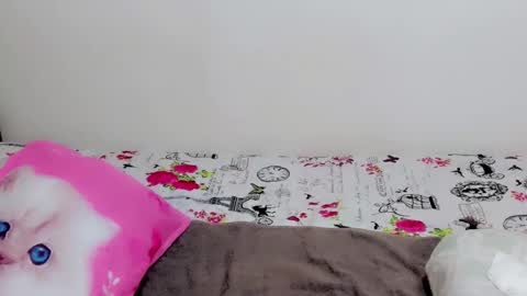 Snapshot of aprilmom chatting on December 6, 4:25 am April online show from December 6, 4:25 am