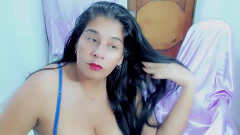 Snapshot of aprilmom chatting on January 17, 1:57 am April online show from January 17, 1:57 am