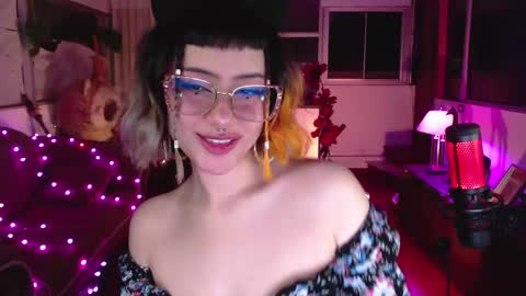 Snapshot of aquamarinebubble chatting on March 3, 4:43 am Zam independent model online show from March 3, 4:43 am