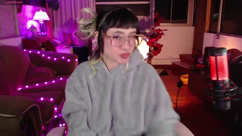 Snapshot of aquamarinebubble chatting on December 4, 4:10 am Zam independent model online show from December 4, 4:10 am