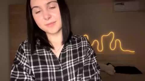 Emi online show from February 11, 4:52 pm