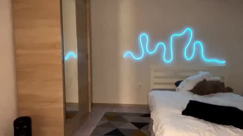 Emi online show from February 6, 4:54 pm