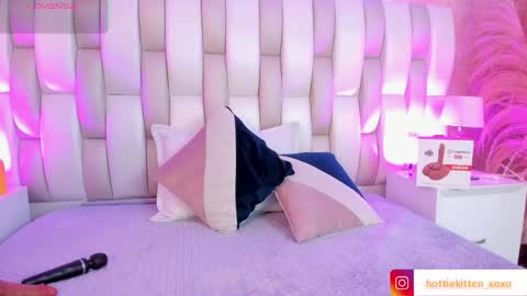 ari_lynn_ online show from March 3, 3:12 am