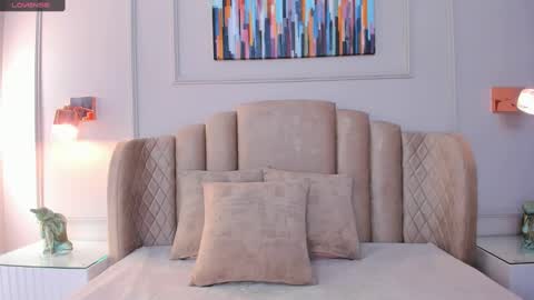 Snapshot of aria_greco chatting on December 12, 3:10 am Aria  online show from December 12, 3:10 am