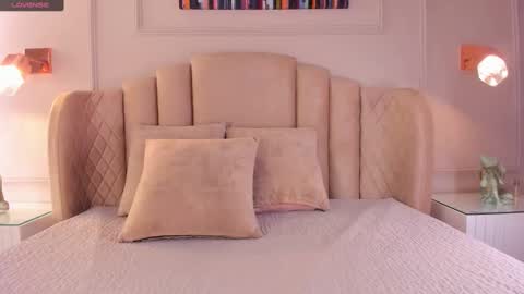 Snapshot of aria_greco chatting on January 9, 2:43 am Aria  online show from January 9, 2:43 am