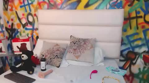 aria online show from November 27, 12:52 pm