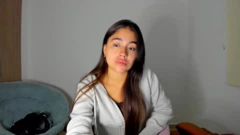 Snapshot of ariamontgomeryyy chatting on February 19, 8:22 am Aria Montgomery online show from February 19, 8:22 am