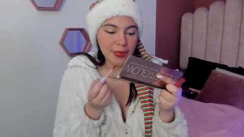 ariana__clauss online show from December 15, 7:52 pm