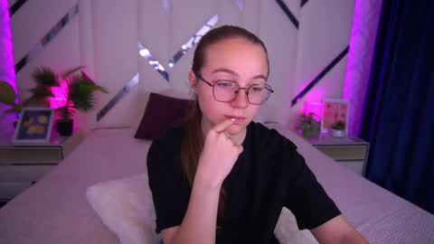 arrinawair online show from October 16, 7:22 am