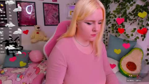 art_lovee_ online show from February 15, 2:58 am