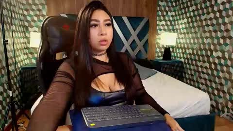 ashley_grahamn online show from November 10, 9:21 pm