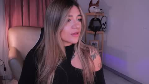 Ashley Lauren online show from October 23, 4:18 am