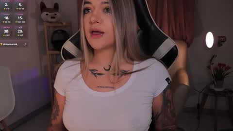 Ashley Lauren online show from October 14, 4:26 am