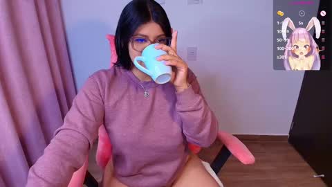 Snapshot of ashleyy18__ chatting on March 10, 8:39 am Ashleyy18   online show from March 10, 8:39 am