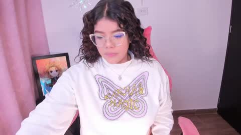 Snapshot of ashleyy18__ chatting on January 15, 9:35 am Ashleyy18   online show from January 15, 9:35 am
