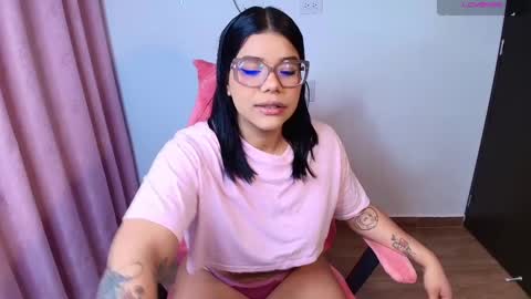 Snapshot of ashleyy18__ chatting on March 6, 9:03 am Ashleyy18   online show from March 6, 9:03 am