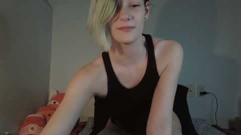 Snapshot of ashquartz chatting on February 15, 11:05 pm Ash online show from February 15, 11:05 pm