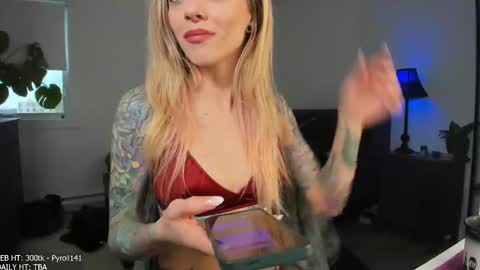 Astrid Luxe online show from February 20, 9:09 pm