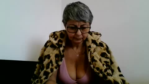 atikaarea online show from December 6, 10:05 am