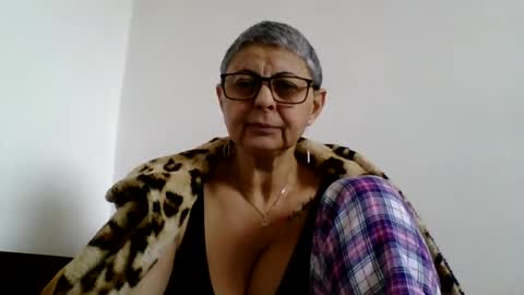 atikaarea online show from February 11, 12:04 pm