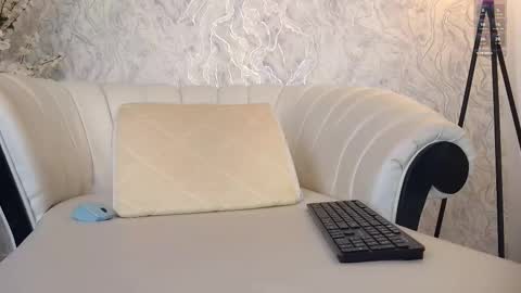 Aura sanders online show from January 16, 11:50 am