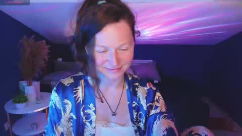 auroraborealis__ online show from October 16, 7:00 am