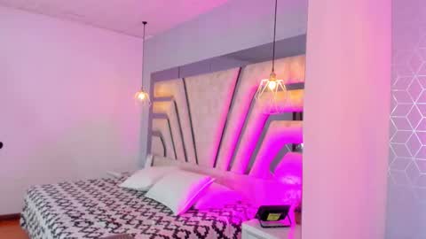 Aurora  online show from December 5, 8:21 pm