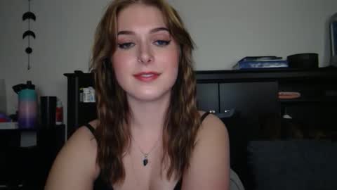 auroralightz1 online show from November 19, 4:12 am