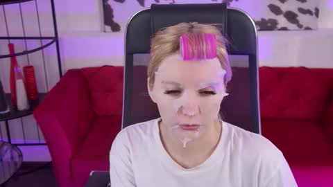 aurorawrenfield online show from February 25, 4:33 am