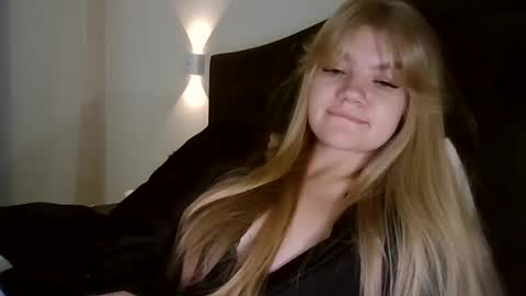 AuroraXRoses online show from November 12, 9:24 pm