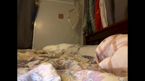 Milf4u online show from December 18, 2:44 pm