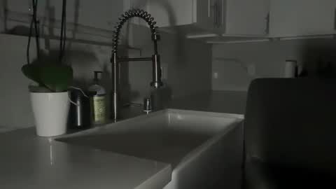 Auntumnfalls online show from December 19, 6:38 am