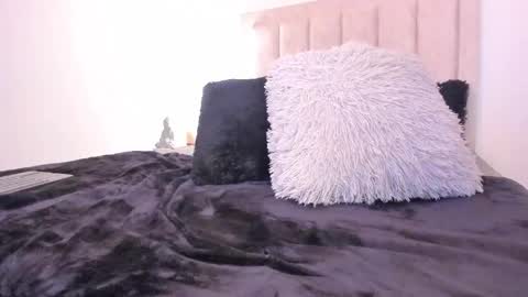 Avaline Help me reach 100 likes TRANSMISSION EVERY DAY FROM 39 PM online show from December 11, 12:02 am