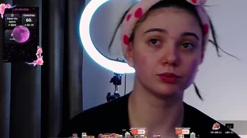 AveryWillow online show from March 3, 1:26 pm