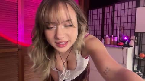 Avery  online show from November 8, 1:10 am