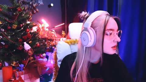 Avriel online show from December 16, 2:15 am