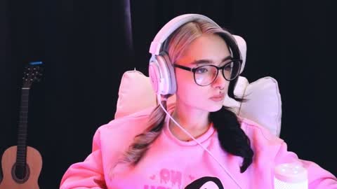 Avriel online show from February 4, 2:39 am