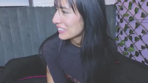 avi_thomsonn online show from October 6, 8:46 pm