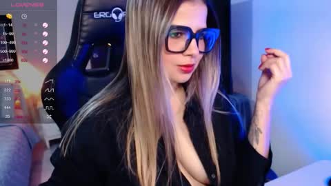 Snapshot of avrill_morgan chatting on October 23, 7:09 pm Avrill Morgan online show from October 23, 7:09 pm