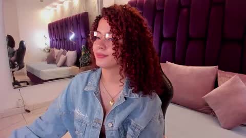 Avril  online show from December 15, 11:48 am