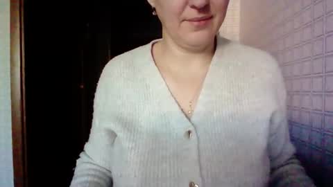 awesomeladyy online show from January 14, 8:19 am