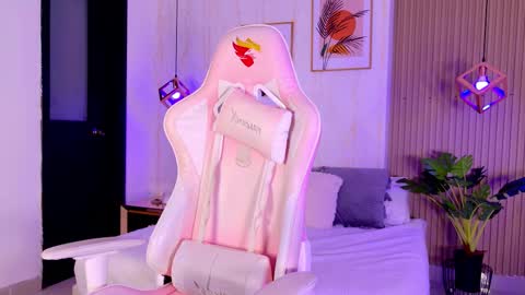 Ayleen online show from February 19, 1:21 pm