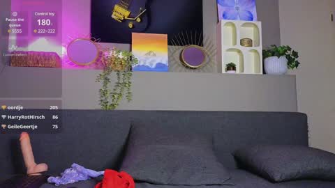 Ayreen Moore online show from December 18, 7:30 pm